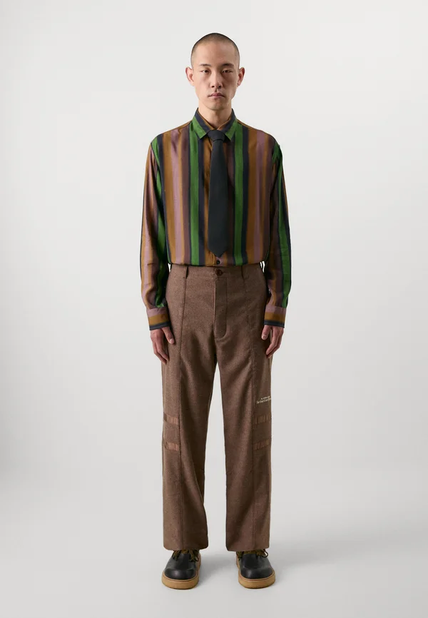 SAR WORLDWIDE UNISEX - Stoffhose - mocha