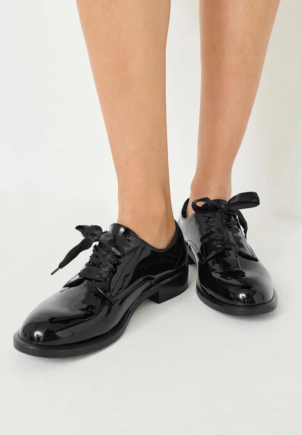 Schnürer - blk patent uni