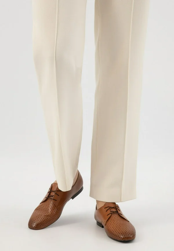 Schnürer - brązowy