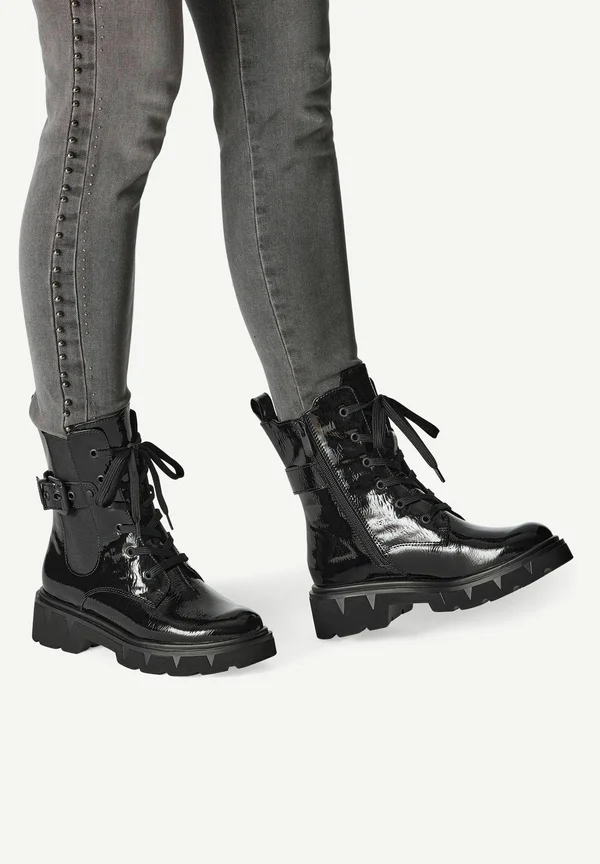 Schnürstiefelette - black patent