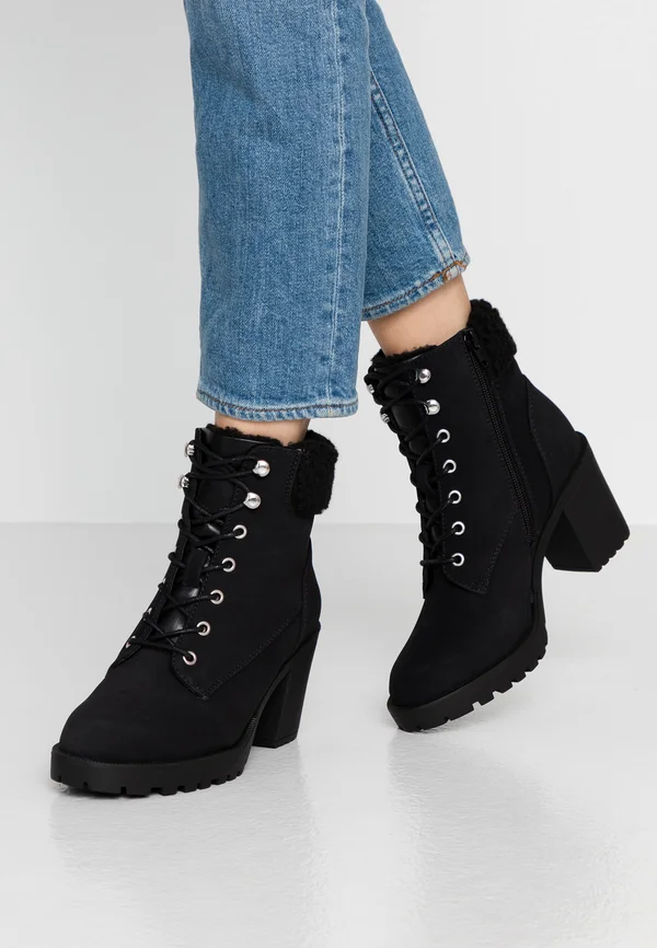 Schnürstiefelette - black