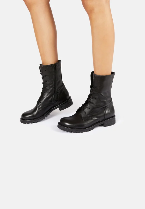 Schnürstiefelette - black