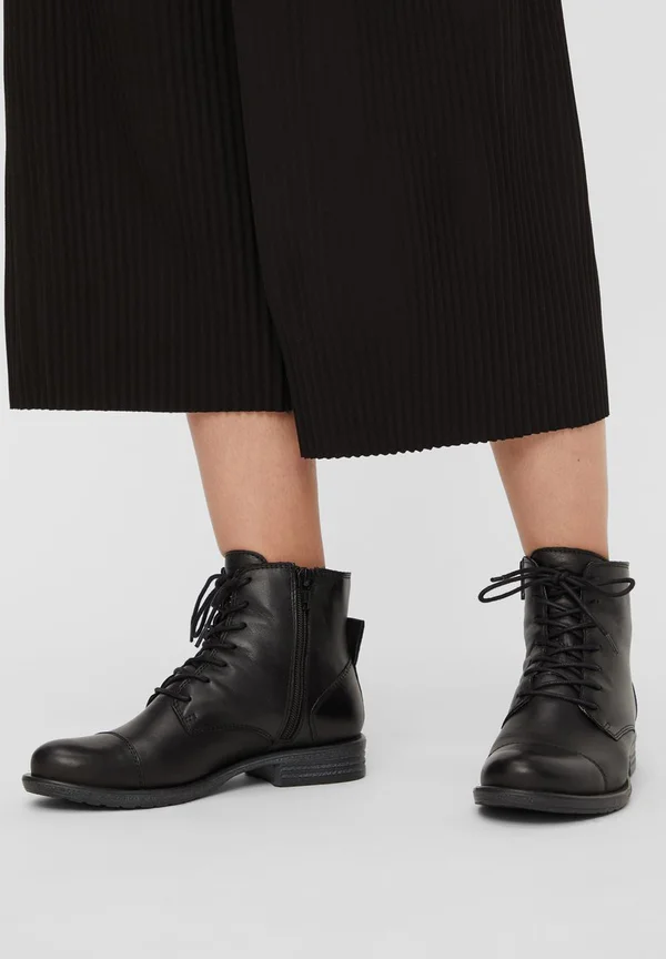 Schnürstiefelette - black