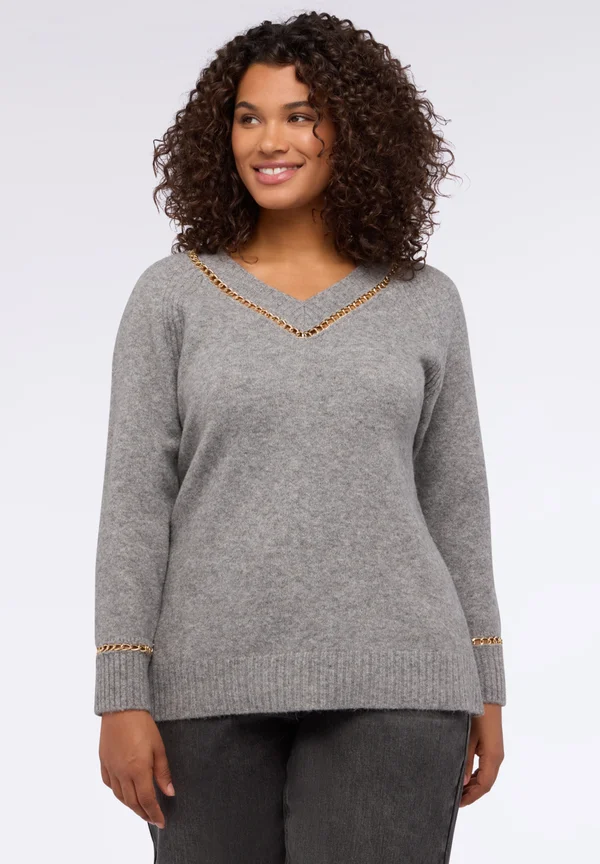 SCOLLO A V CON DETTAGLI CATENA - Strickpullover - grigio