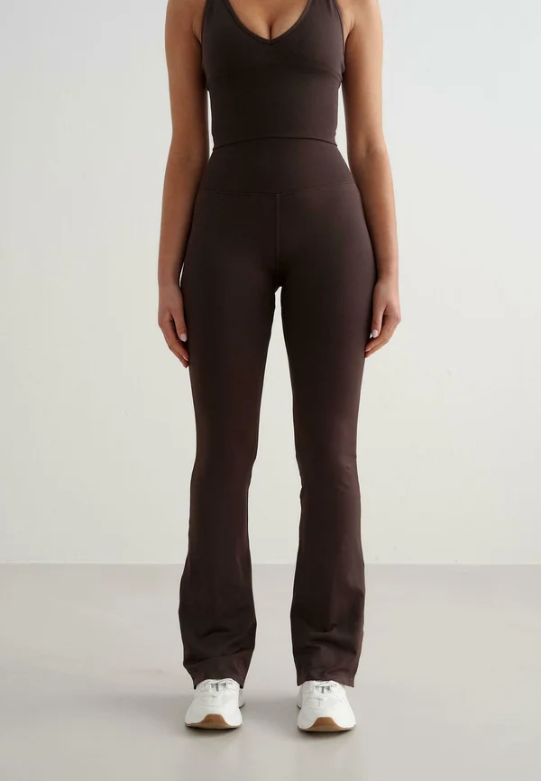 SEAMLESS FLARE  - Stoffhose - brown
