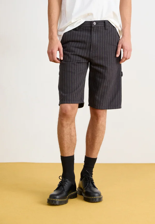 SERVICE CARPENTER - Shorts - black