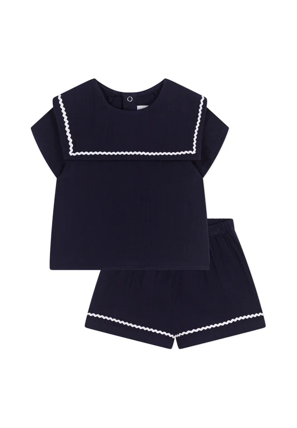 SET - Shorts - smoking