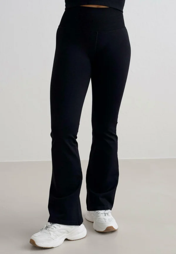 SHAPE FLARE PETITE - Jogginghose - black