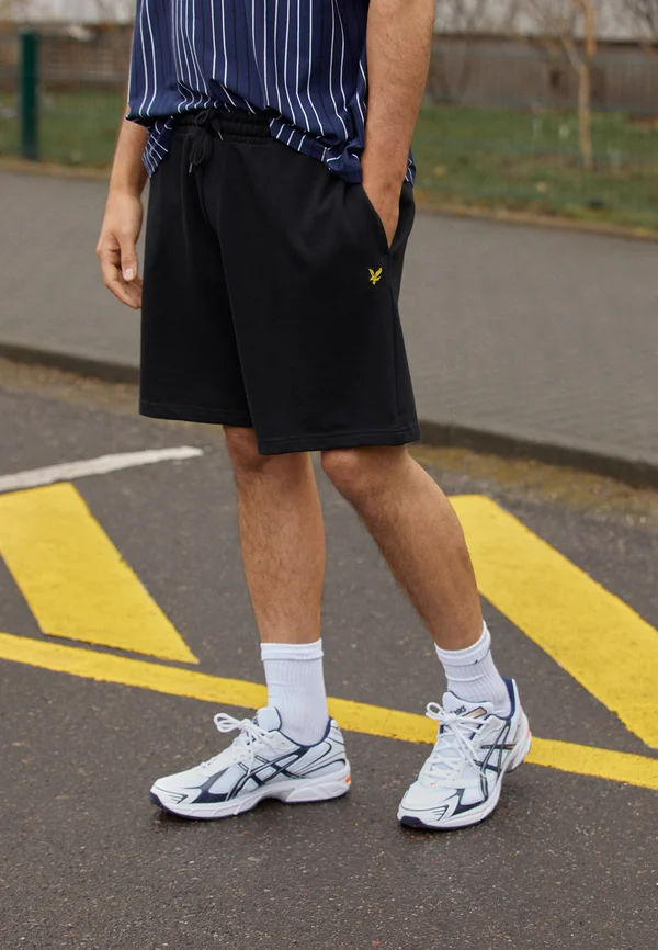 Shorts - jet black