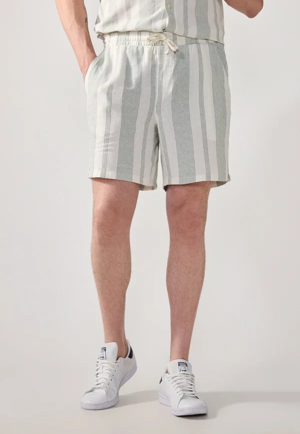 Shorts - light green