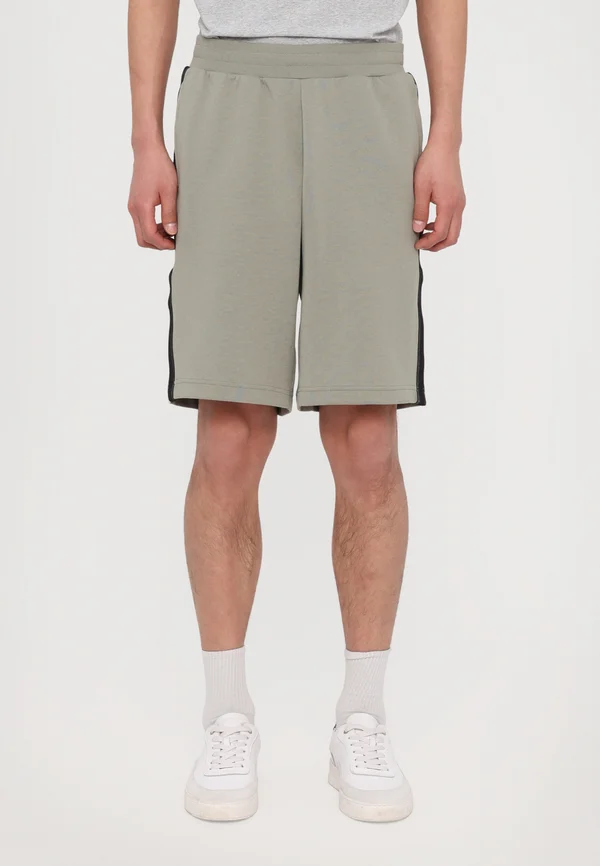 Shorts - shadow