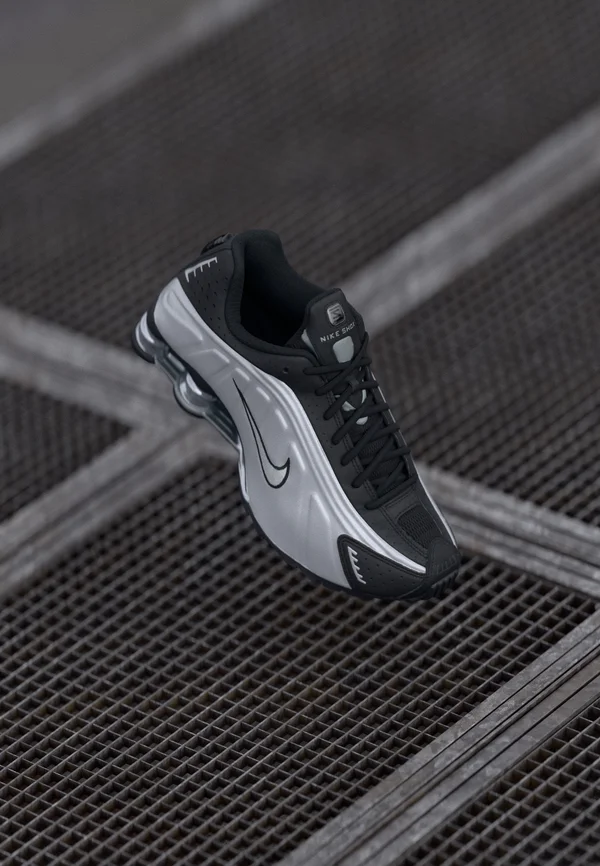 SHOX R4 UNISEX - Sneaker low - metallic silver-coloured/black/flat silver-coloured