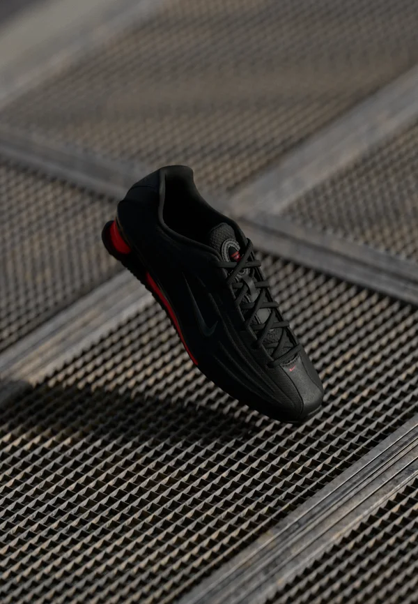 SHOX Z - Sneaker low - black/university red