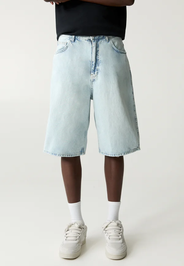 SKATER - Jeans Shorts - light blue denim