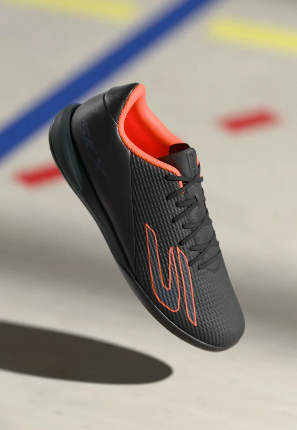 SKX 2 ACADEMY IC - Indoor-Fußballschuhe - black/orange