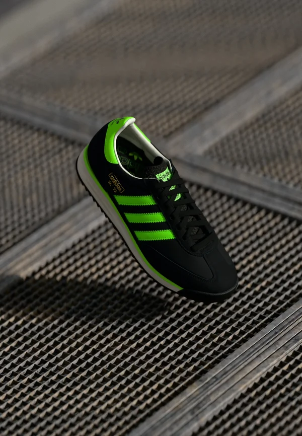 SL 72 RS UNISEX - Sneaker low - core black/solar green/off white