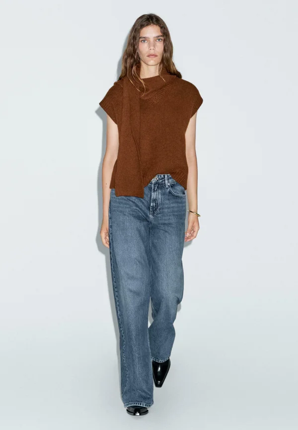 SLEEVELESS V-NECK WITH SCARF - Strickpullover - brown