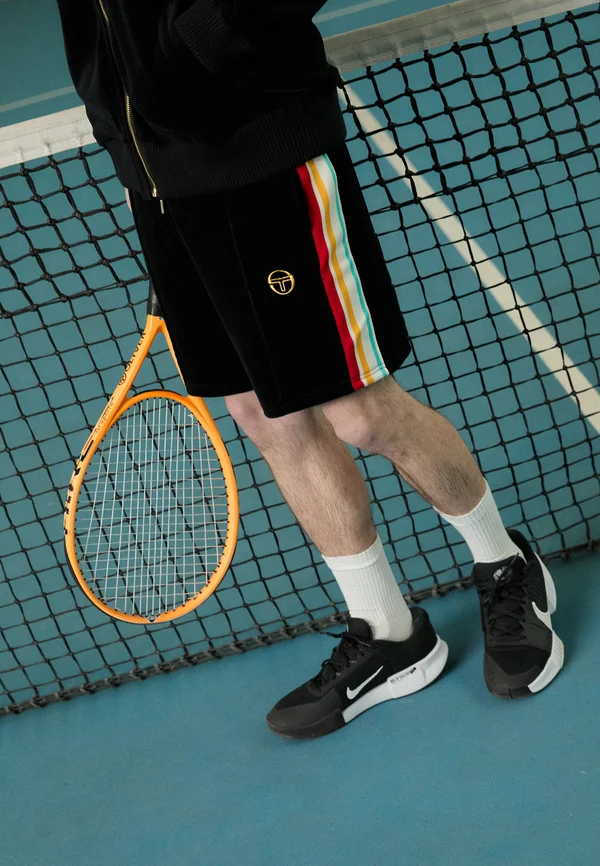 SLICE SHORT - Kurze Sporthose - black