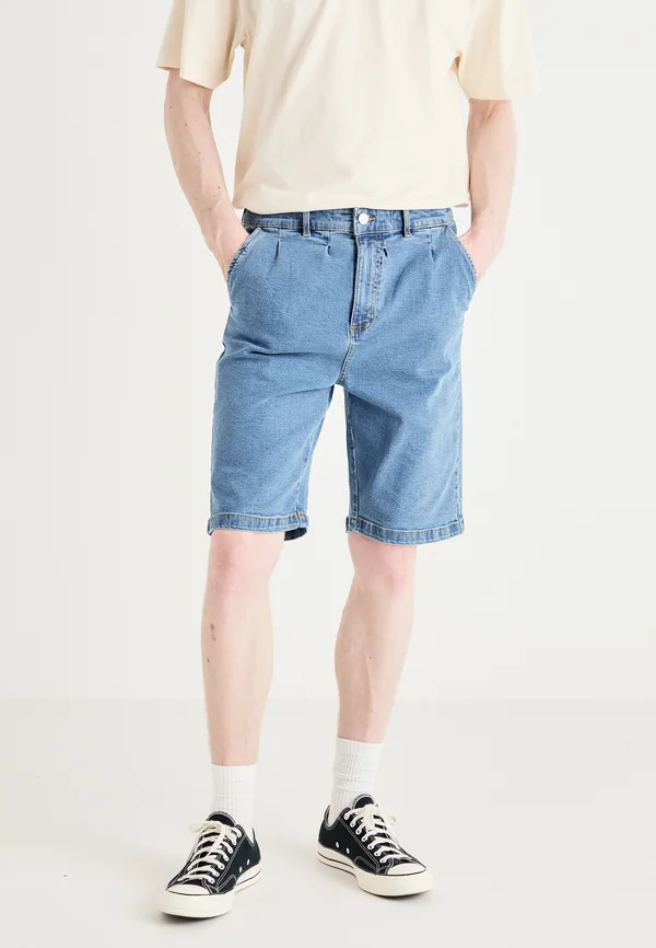 SLOUCHY - Jeans Shorts - blue