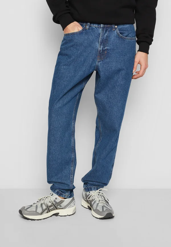 SMALL SIGNATURE TAPE FIVE POCKET DENIM - Jeans Relaxed Fit - dark indigo