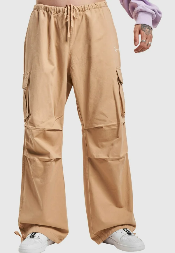 SMALL SIGNATURE WASHED PARACHUTE - Cargohose - sand