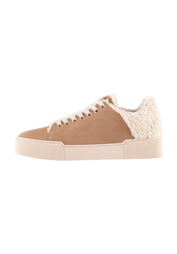 SNEAKER FLUFFY - Sneaker low - nougat