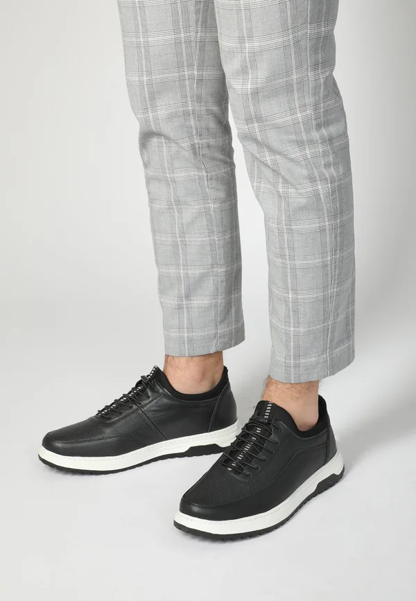Sneaker low - black