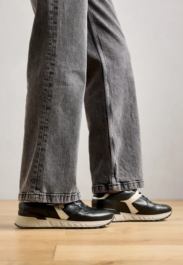 Sneaker low - black/gold-coloured