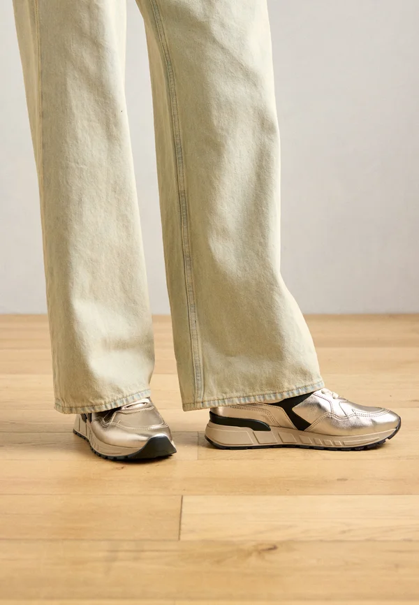 Sneaker low - champagner/schwarz