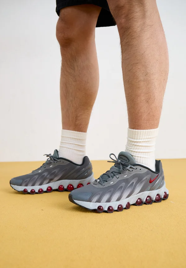 Sneaker low - iron grey/bright crimson/wolf grey/black