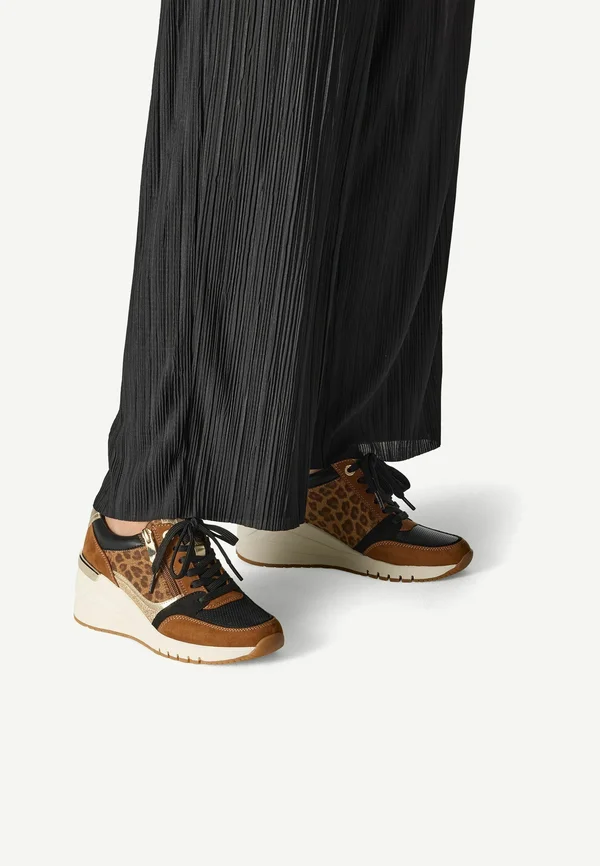 Sneaker low - nut comb