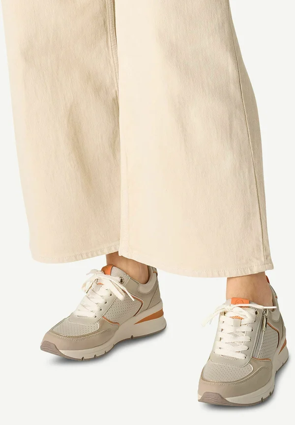 Sneaker low - orange comb