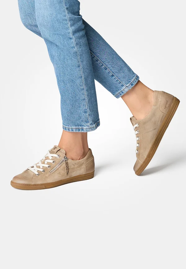 Sneaker low - twice almond