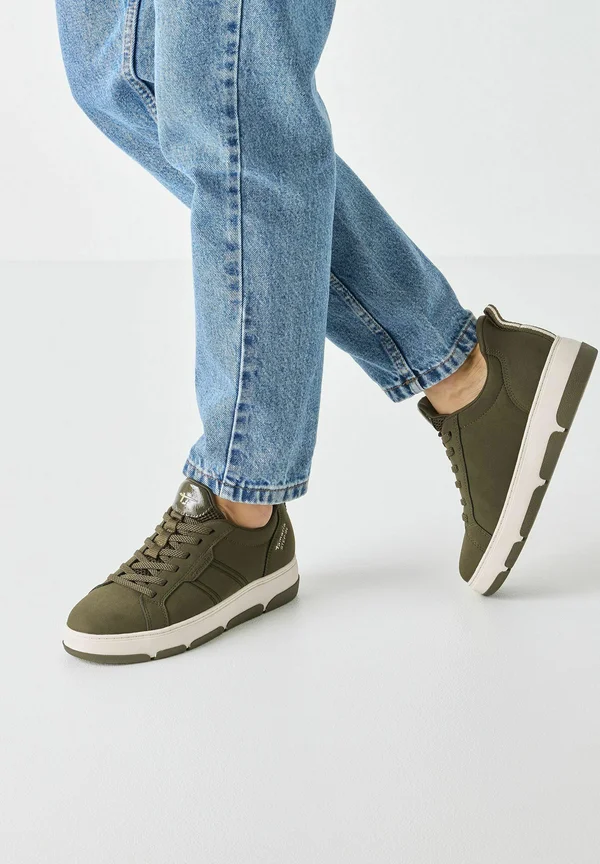SNEAKER - Sneaker low - olive nubuc