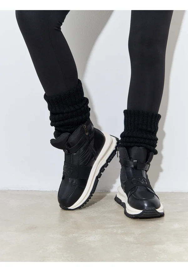 Snowboot/Winterstiefel - black