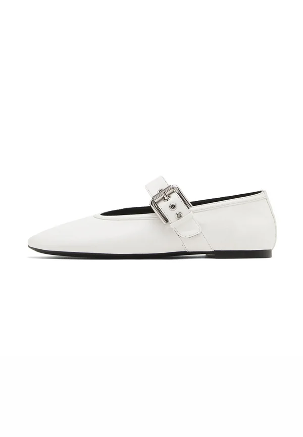 SOFT  FLATS WITH BUCKLE  - Riemchenballerina - white