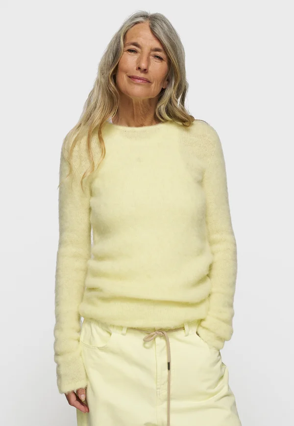 SOFT - Strickpullover - pastel yellow