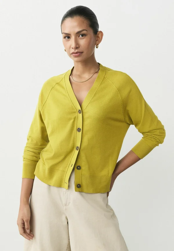 SOFT TOUCH V-NECK BUTTON UP - Strickjacke - citrine yellow