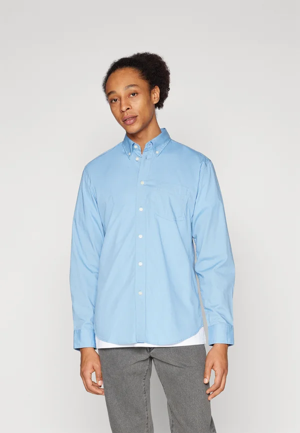 SOLID SHIRT SLIM FIT - Hemd - light blue