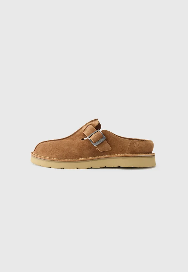 SOLSBURY - Clogs - cola suede