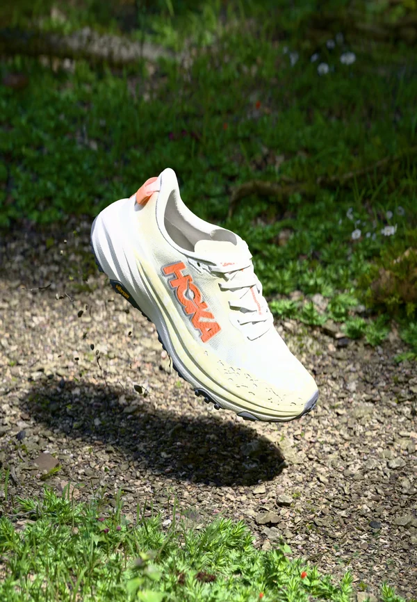 SPEEDGOAT 6 - Laufschuh Trail - white/neon tangerine
