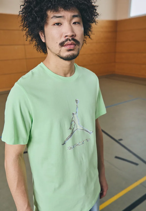 SPORT GRAPHIC TEE - Sport T-Shirt - vapor green/white