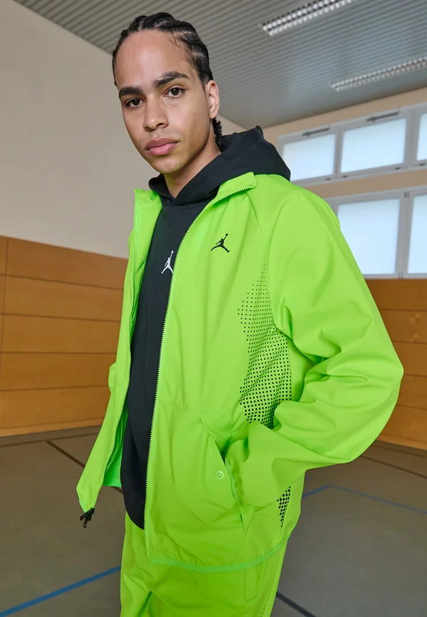SPORT WARM UP JACKET - Trainingsjacke - electric green/black