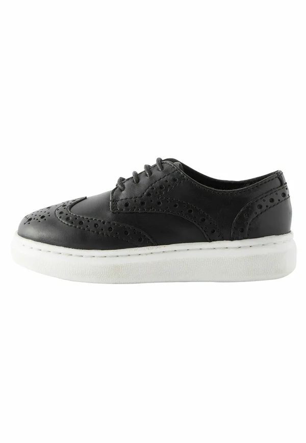 Sportlicher Schnürer - black brogue