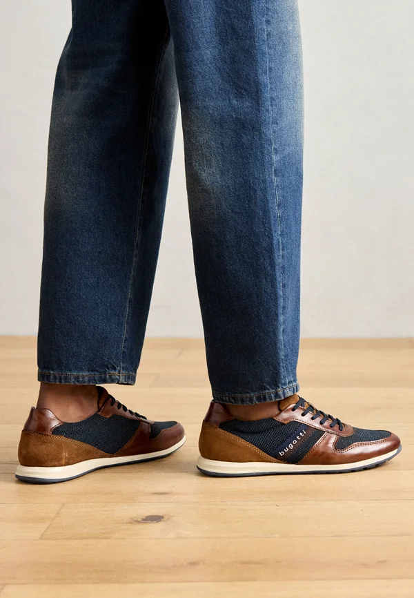Sportlicher Schnürer - cognac/dark blue
