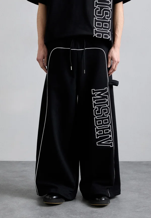 SPRING BREAKERS  - Jogginghose - black
