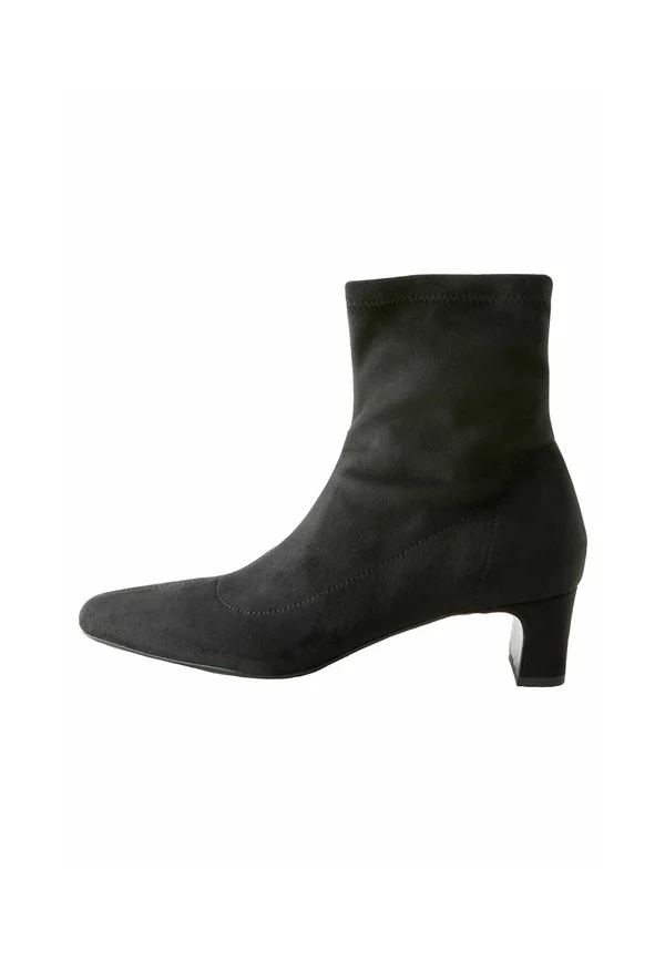 STANDARD WIDE FIT - FOREVER COMFORT CHISEL TOE - Stiefelette - black