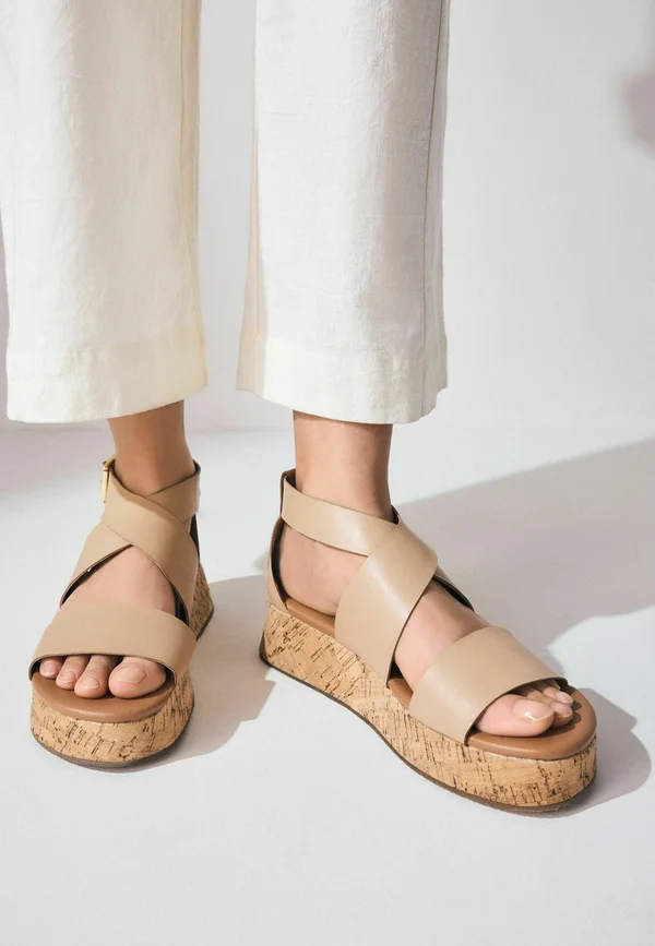 STANDARD WIDE FIT FOREVER COMFORT CHUNKY - Plateausandalette - neutral leather