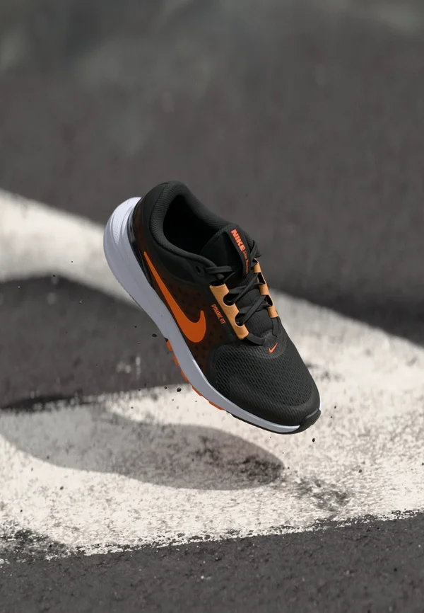 STAR RUNNER 5 UNISEX - Laufschuh Straße - black/total orange/marakesh/anthracite