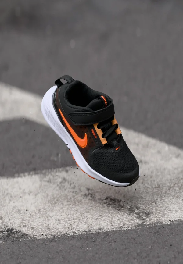 STAR RUNNER 5 UNISEX - Laufschuh Straße - black/total orange/marakesh/anthracite